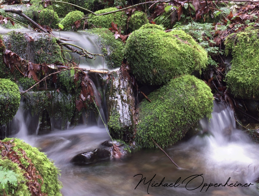 water-on-rocks2982