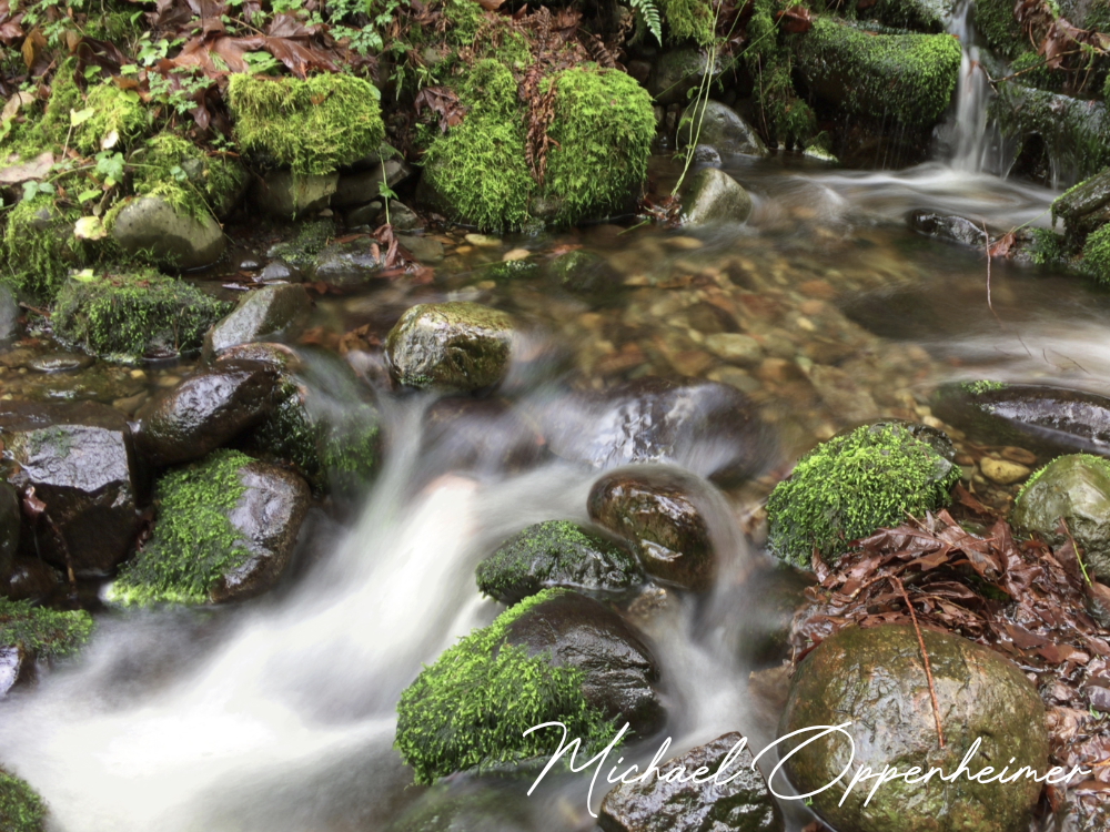 water-on-rocks2984